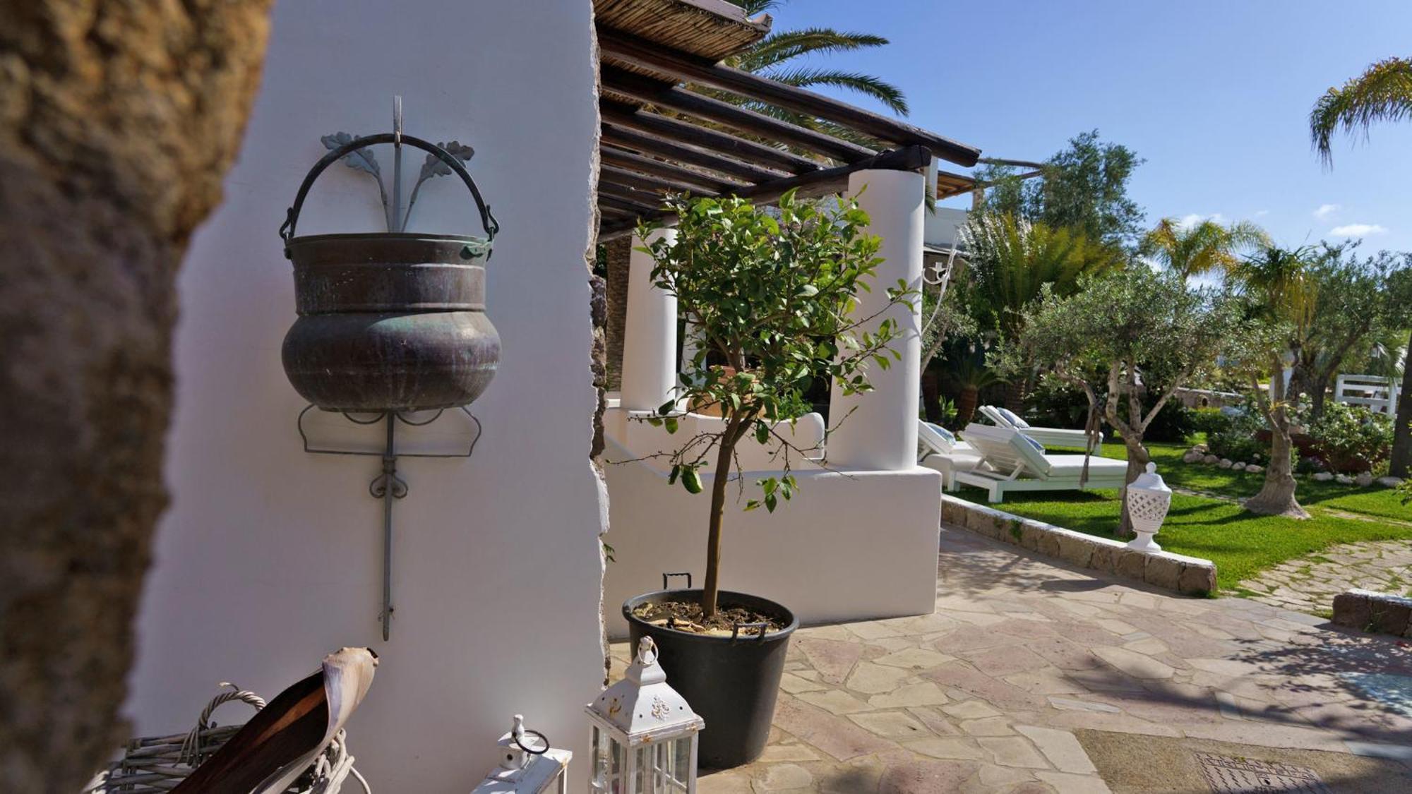 Hotel Oasi Panarea Exterior foto